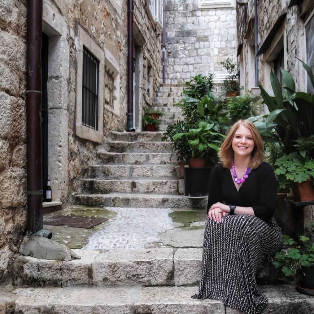 Meet your Posher, Cassandra